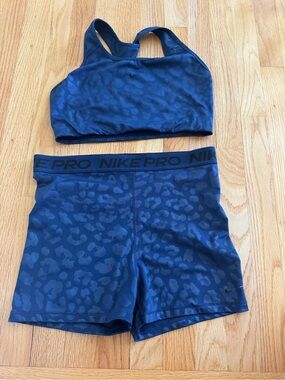 Nike Pro Dri-FIT 2-Piece Activewear Set Navy Leopard Print Large